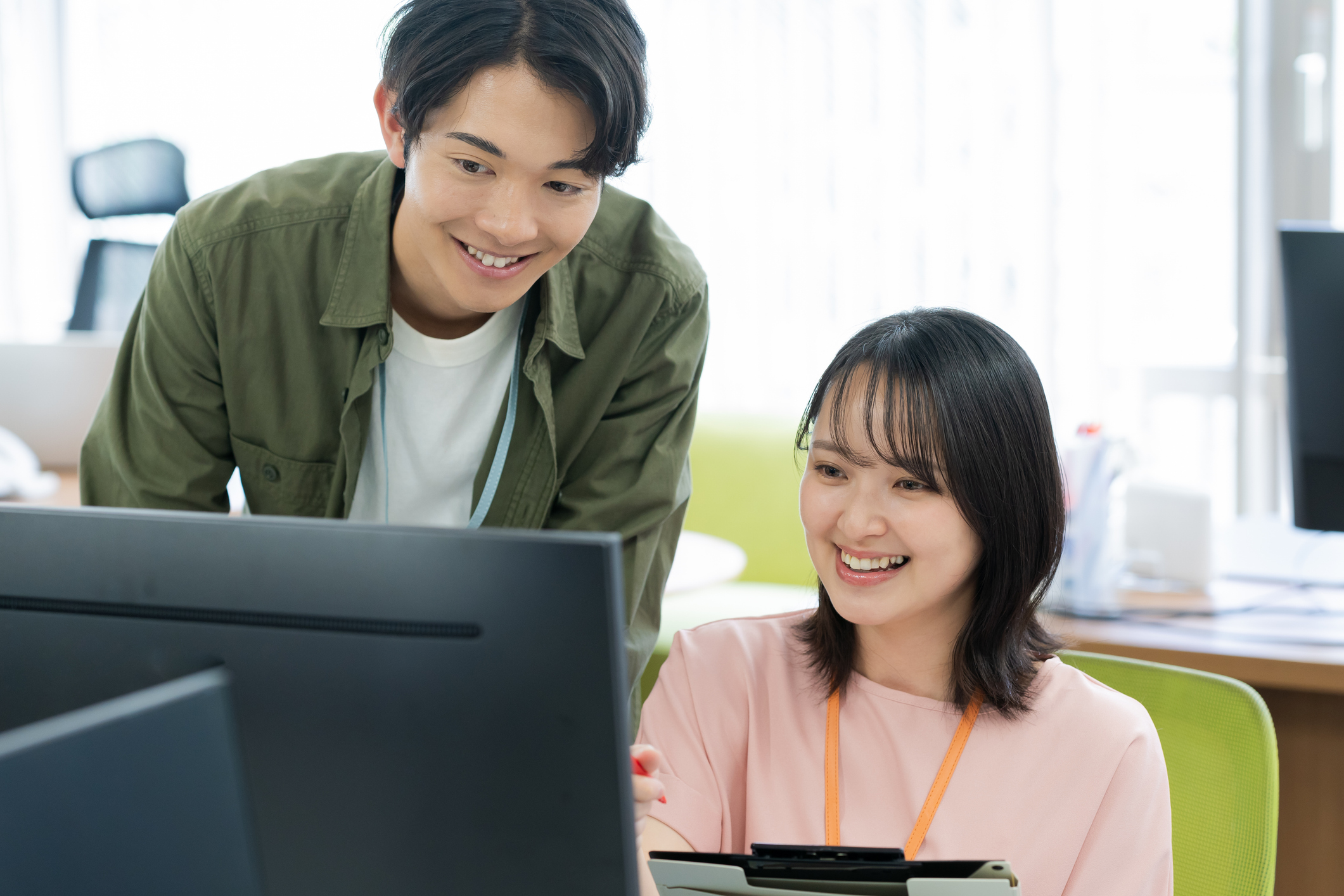 若い男性と女性